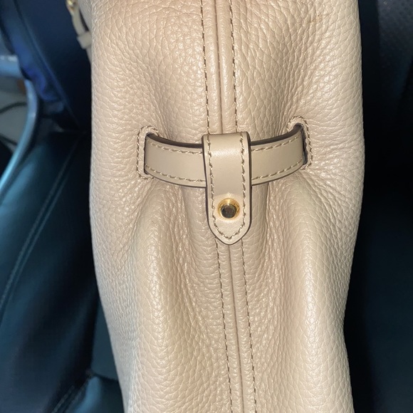 like new Michael Kors large Lenox tote bag in tan cream color “Bisque” - Picture 5 of 17